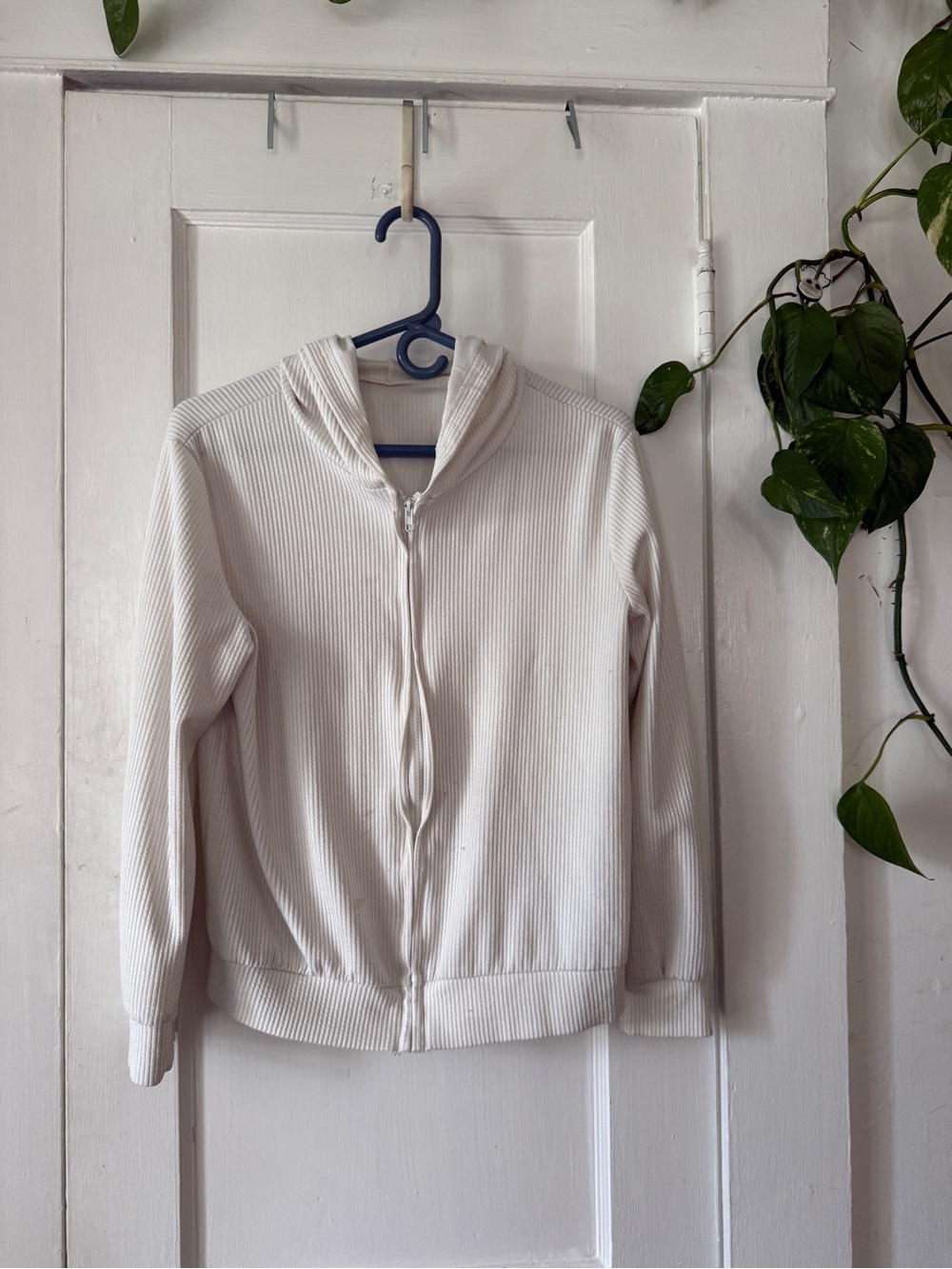 White Cream Ribbed Zip Hoodie size M